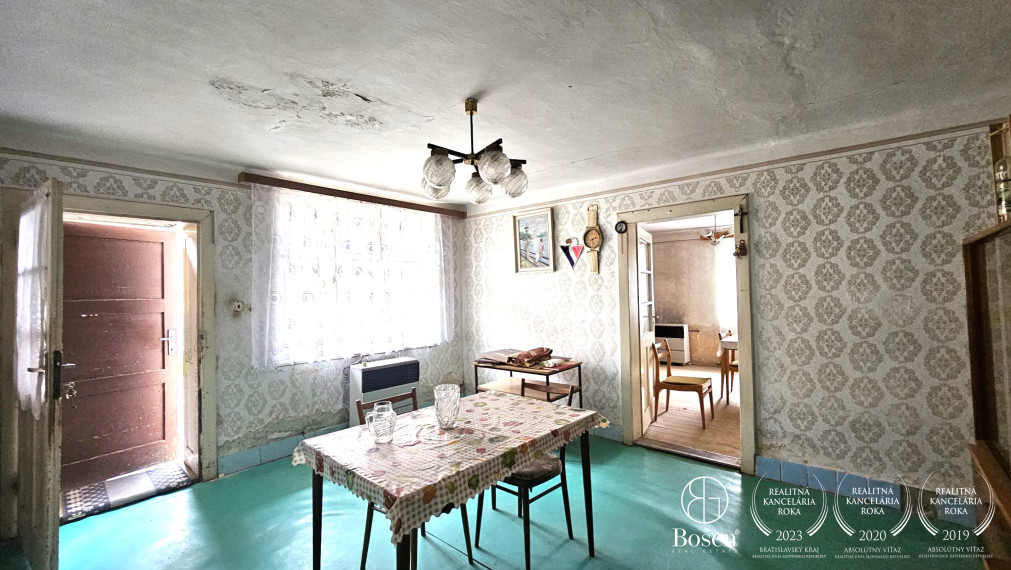 BOSEN | Pozemok s rodinným domom 5km od R7– Jastrabie Kračany