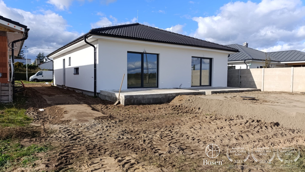 BOSEN | Na predaj 3 izbový rodinný dom, ktorý je súčasťou dvojdomu v obci Sekule