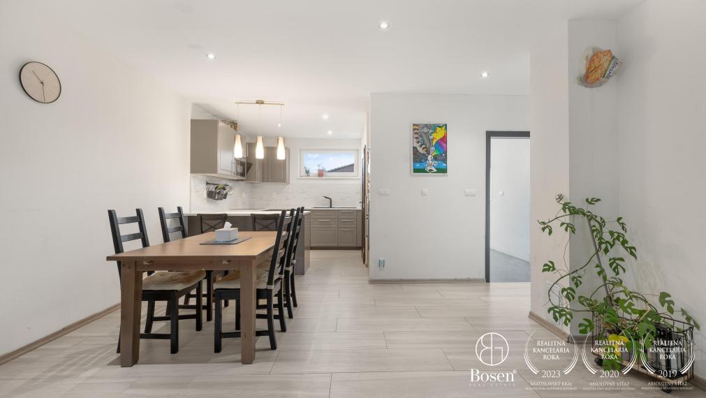 BOSEN | REZERVOVANÉ - Priestranná novostavba 4 izbového rodinného domu v obci Závod