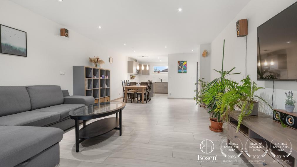 BOSEN | REZERVOVANÉ - Priestranná novostavba 4 izbového rodinného domu v obci Závod