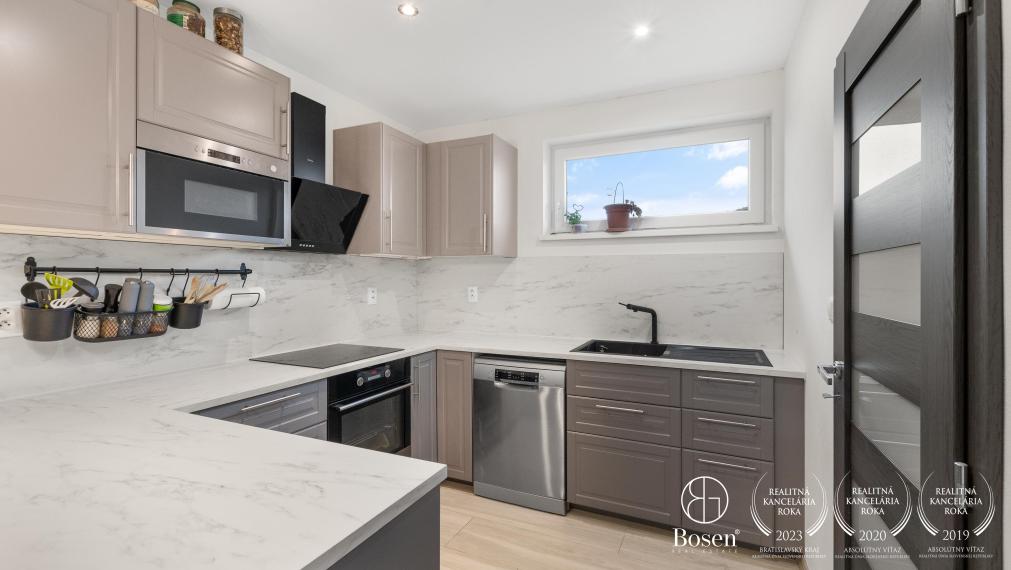 BOSEN | REZERVOVANÉ - Priestranná novostavba 4 izbového rodinného domu v obci Závod