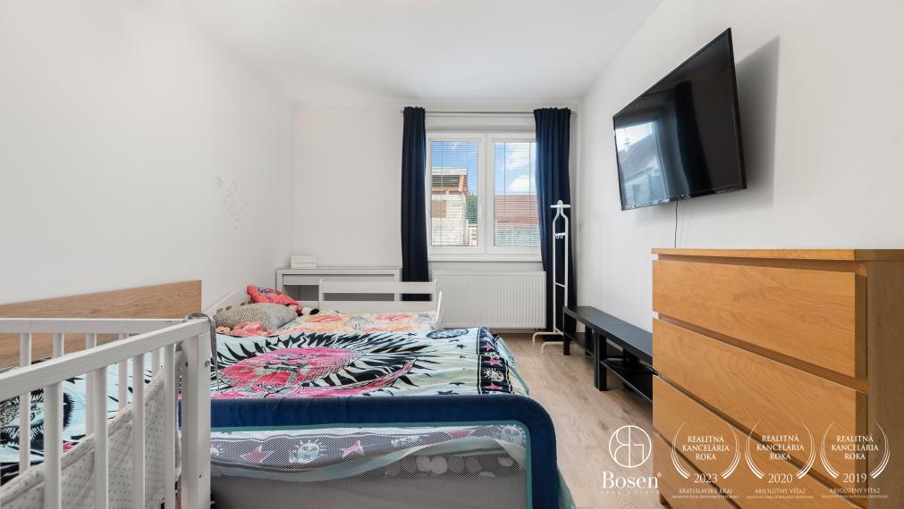 BOSEN | REZERVOVANÉ - Priestranná novostavba 4 izbového rodinného domu v obci Závod