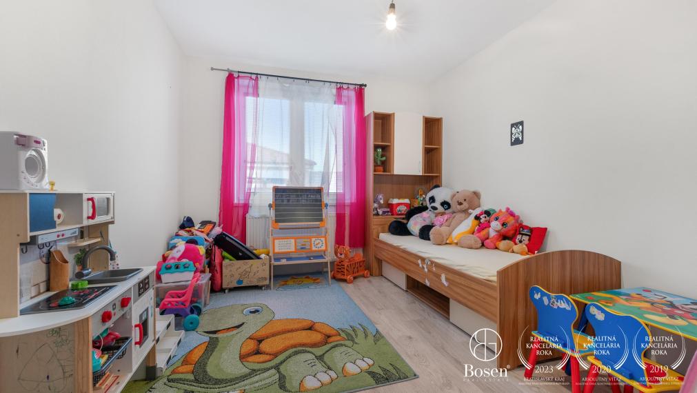 BOSEN | REZERVOVANÉ - Priestranná novostavba 4 izbového rodinného domu v obci Závod