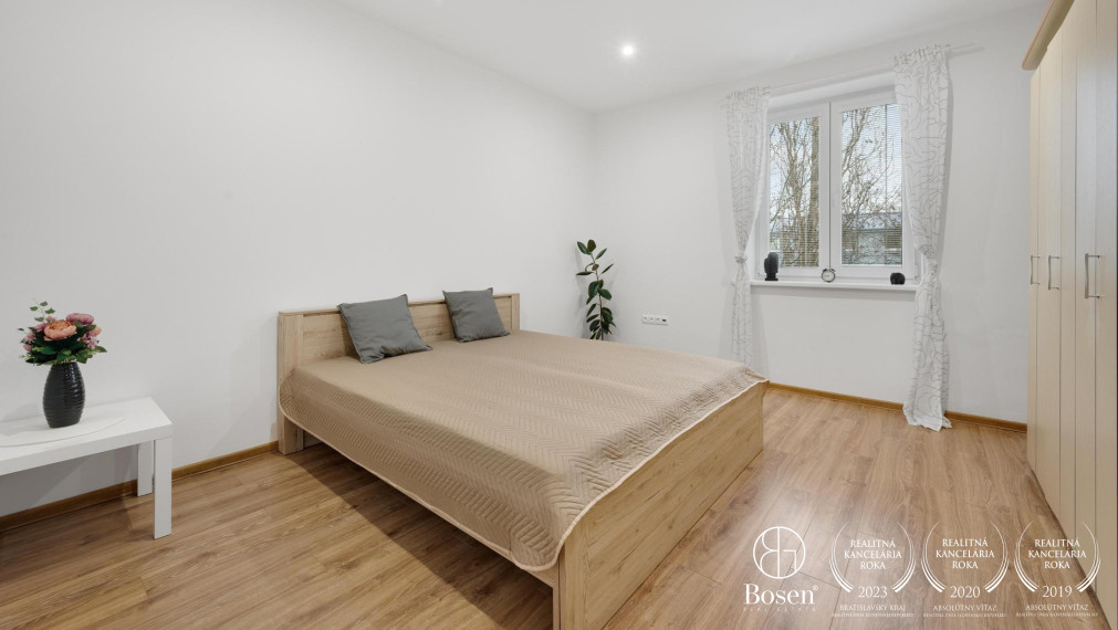 Na prenájom 2,5-izbový byt na Odborárskej ulici v Novom Meste