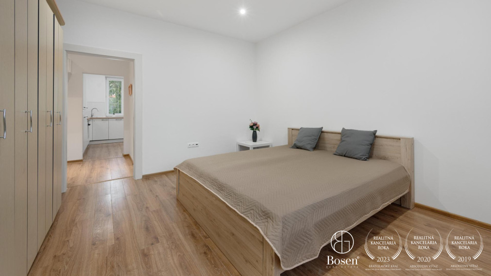 Na prenájom 2,5-izbový byt na Odborárskej ulici v Novom Meste