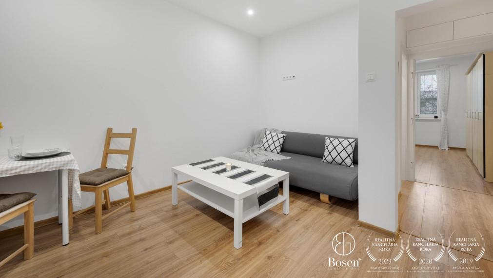 Na prenájom 2,5-izbový byt na Odborárskej ulici v Novom Meste