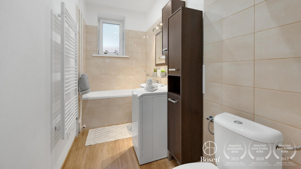 Na prenájom 2,5-izbový byt na Odborárskej ulici v Novom Meste