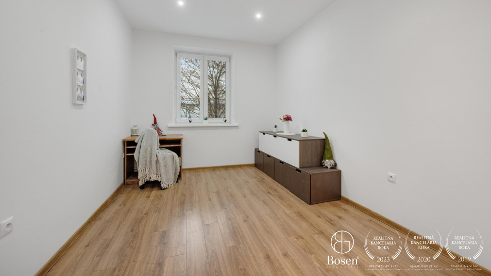 Na prenájom 2,5-izbový byt na Odborárskej ulici v Novom Meste