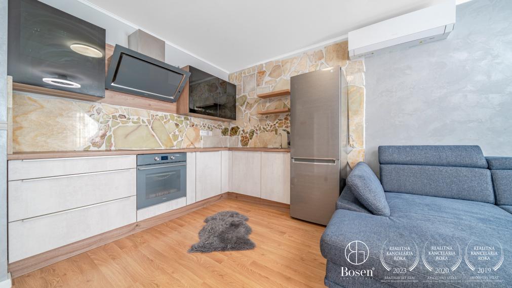 Ponúkame na prenájom 2-izbový apartmán v Starom Meste- Vysoká ulica