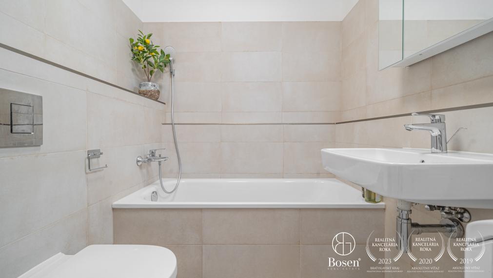 Ponúkame na prenájom 2-izbový apartmán v Starom Meste- Vysoká ulica