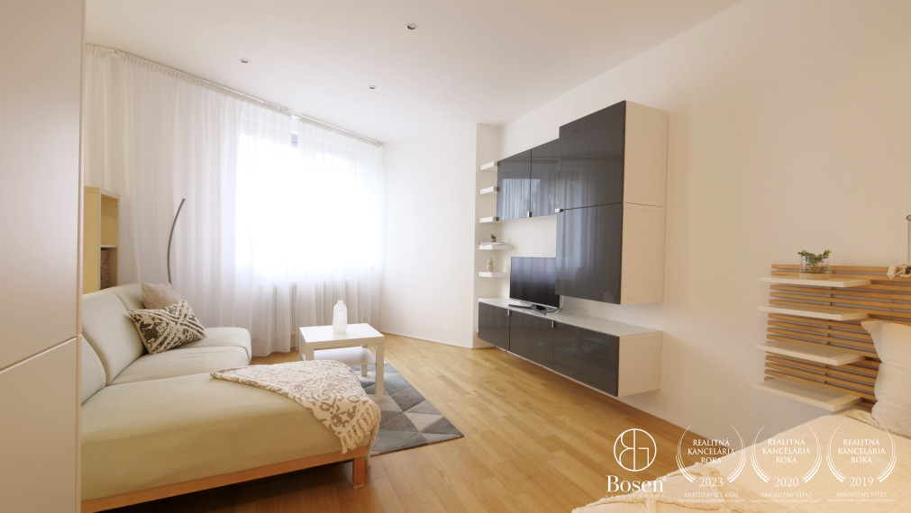 BOSEN | Praktický 1-izbový byt s balkónom v dobrej lokalite Trnávky