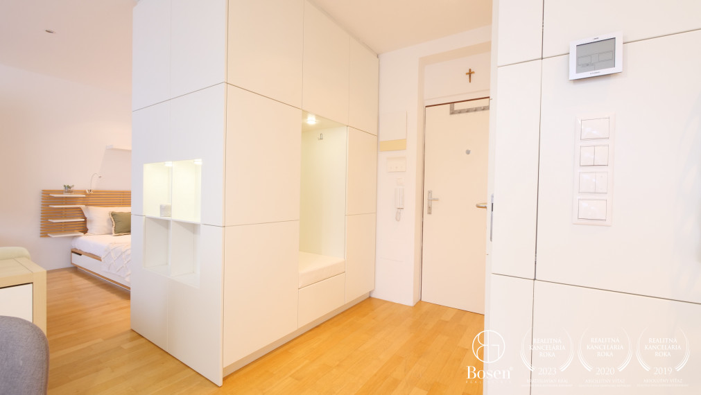 BOSEN | Praktický 1-izbový byt s balkónom v dobrej lokalite Trnávky