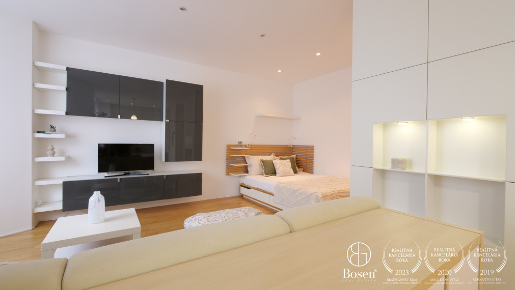 BOSEN | Praktický 1-izbový byt s balkónom v dobrej lokalite Trnávky