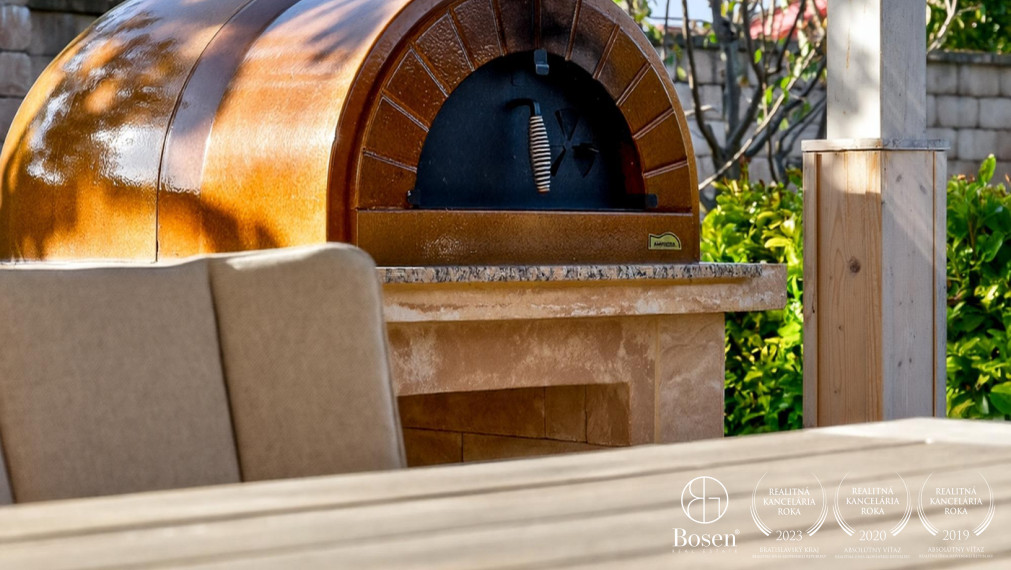 REZERVOVANÉ!!! BOSEN | Rodinná vila s bazénom a jacuzzi