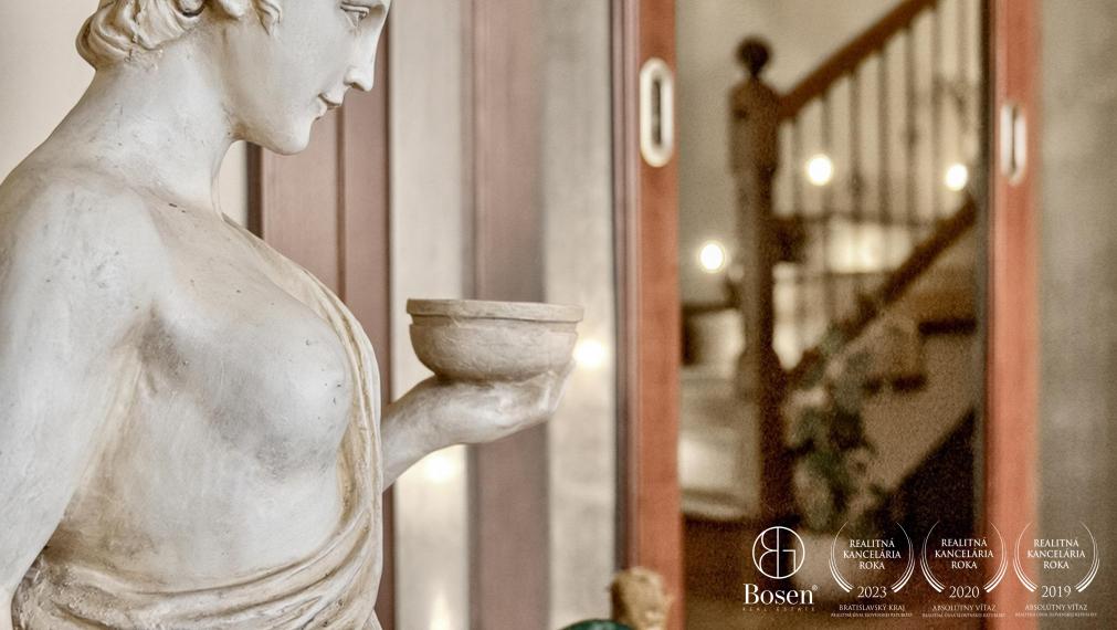 REZERVOVANÉ!!! BOSEN | Rodinná vila s bazénom a jacuzzi