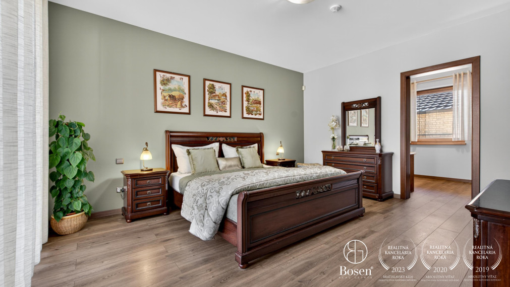 REZERVOVANÉ!!! BOSEN | Rodinná vila s bazénom a jacuzzi