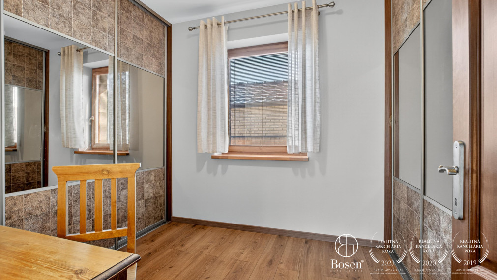 REZERVOVANÉ!!! BOSEN | Rodinná vila s bazénom a jacuzzi