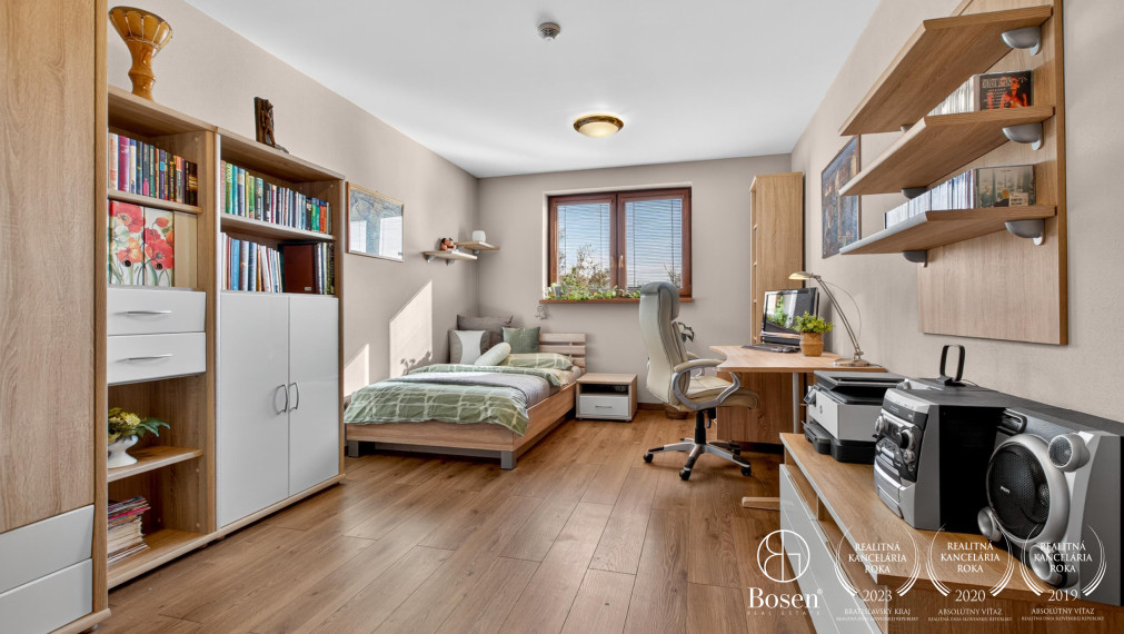 REZERVOVANÉ!!! BOSEN | Rodinná vila s bazénom a jacuzzi