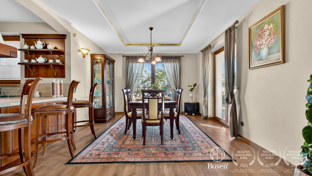 REZERVOVANÉ!!! BOSEN | Rodinná vila s bazénom a jacuzzi