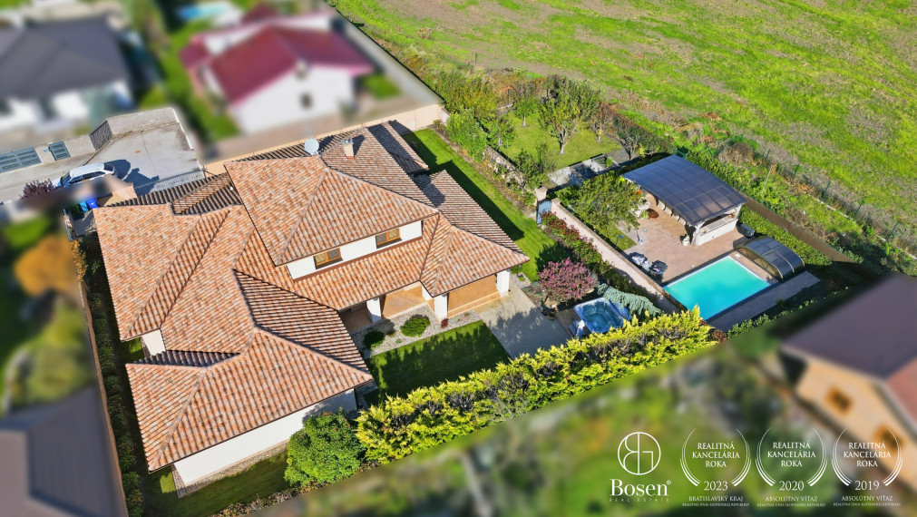 REZERVOVANÉ!!! BOSEN | Rodinná vila s bazénom a jacuzzi