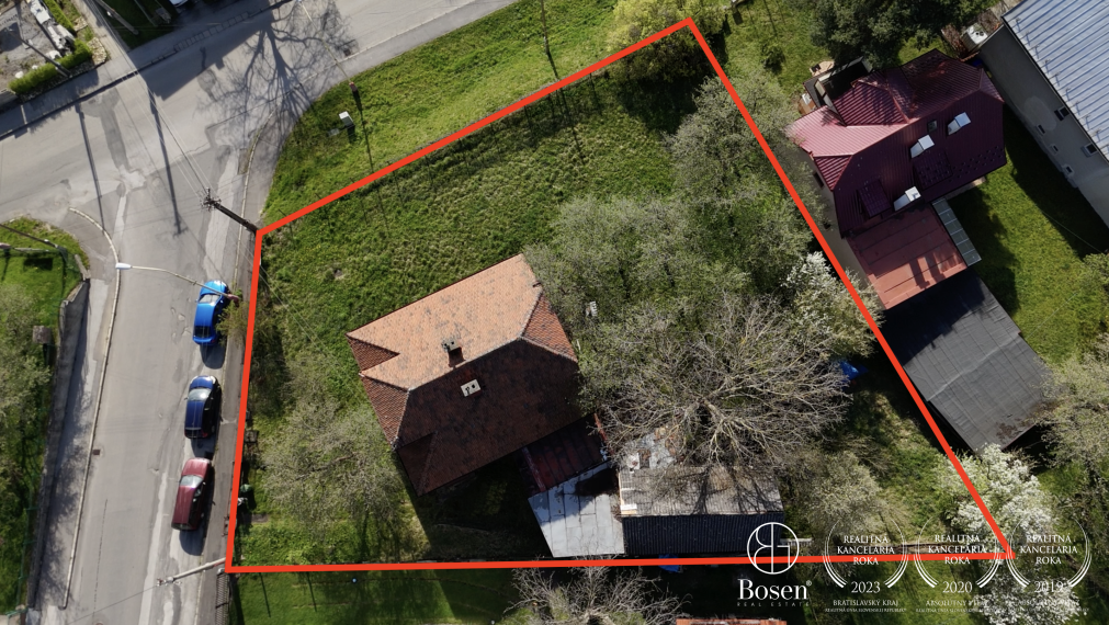 BOSEN I Pozemok so starým domom s krásnym výhľadom, Ružomberok, Baničné - Jelence, 1247m2