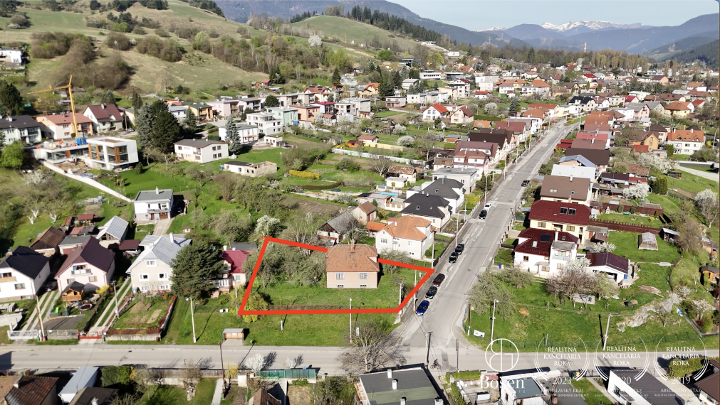BOSEN I Pozemok so starým domom s krásnym výhľadom, Ružomberok, Baničné - Jelence, 1247m2