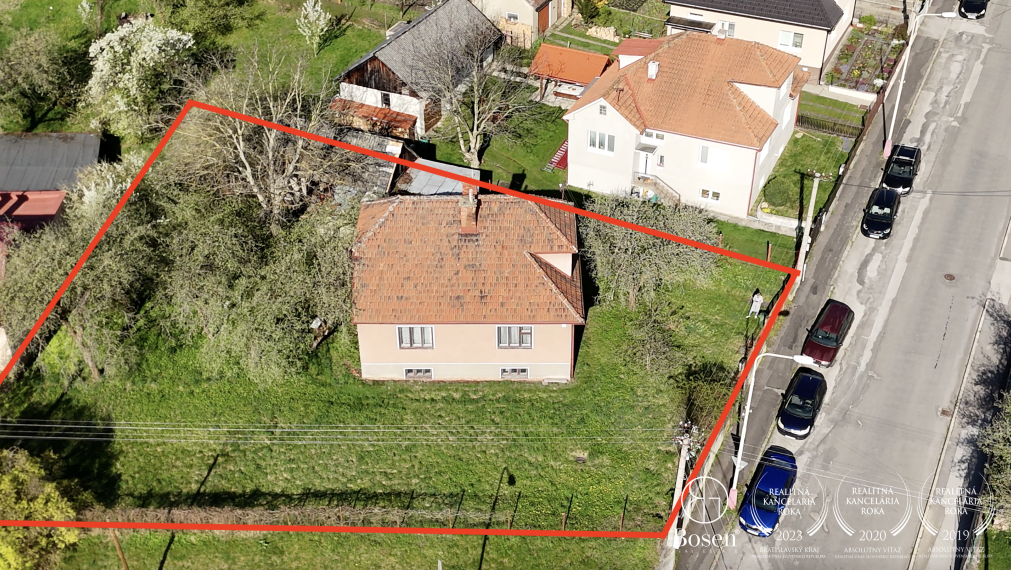 BOSEN I Pozemok so starým domom s krásnym výhľadom, Ružomberok, Baničné - Jelence, 1247m2