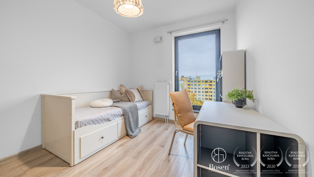 BOSEN | Priestranný zariadený 3 izbový byt s parkingom, Petržalka City