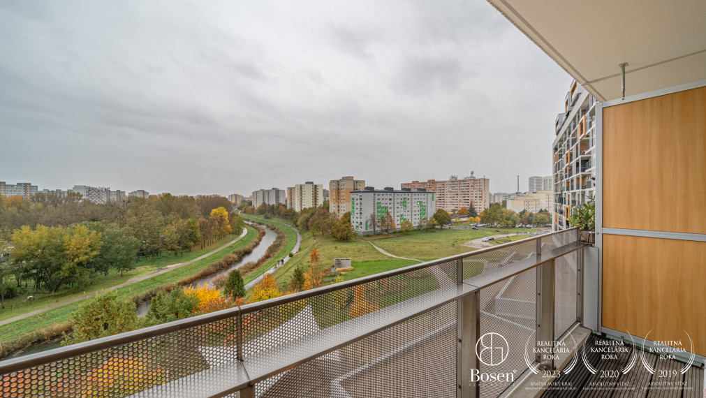 BOSEN | Priestranný zariadený 3 izbový byt s parkingom, Petržalka City