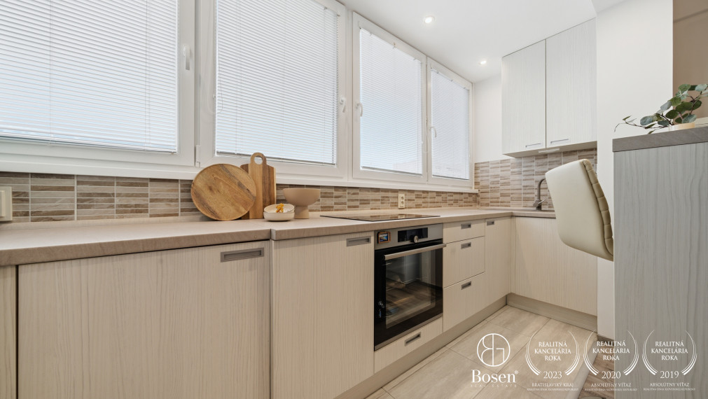 BOSEN | 2- izbový byt po kompletnej rekonštrukcii s výhľadom na jazero, Strečnianska ulica - Petržalka, 48m2