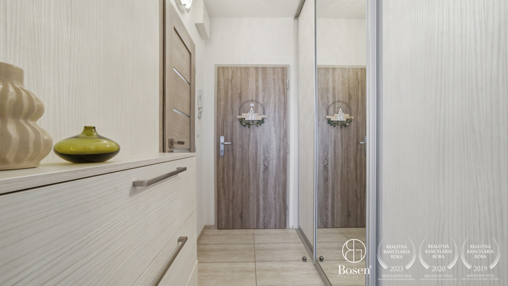 BOSEN | 2- izbový byt po kompletnej rekonštrukcii s výhľadom na jazero, Strečnianska ulica - Petržalka, 48m2