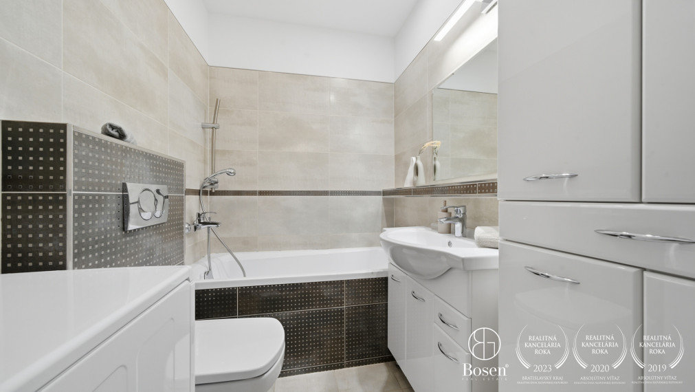 BOSEN | 2- izbový byt po kompletnej rekonštrukcii s výhľadom na jazero, Strečnianska ulica - Petržalka, 48m2