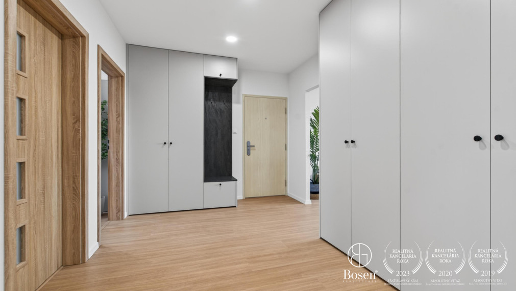 BOSEN | 4 izbový kompletne zrekonštruovaný byt s loggiou, 87,2 m2, Bzovícka, Petržalka