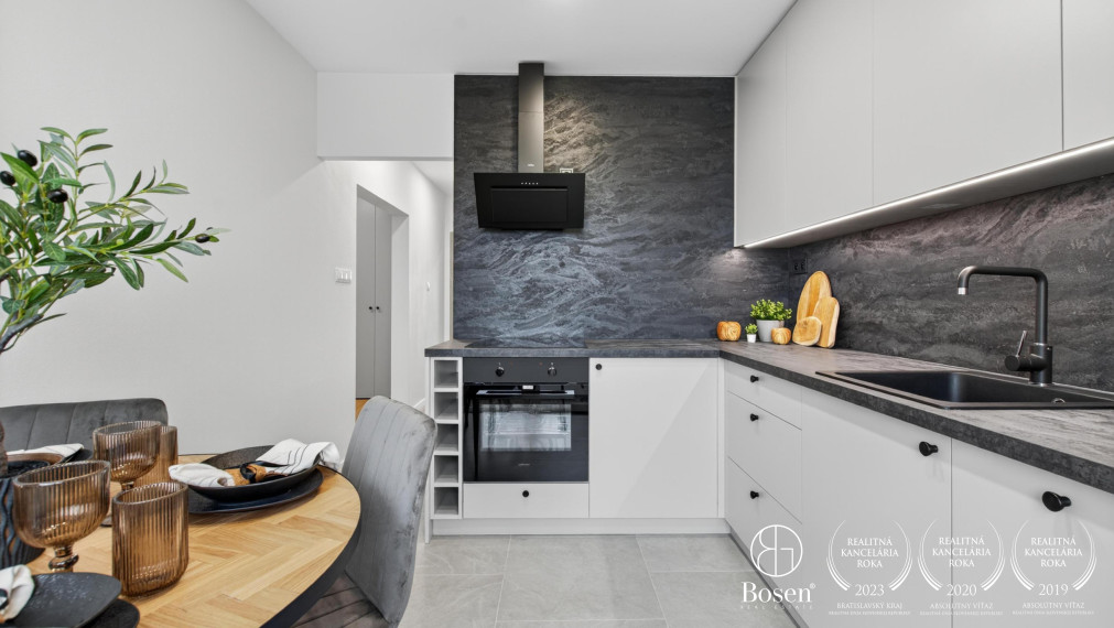 BOSEN | 4 izbový kompletne zrekonštruovaný byt s loggiou, 87,2 m2, Bzovícka, Petržalka