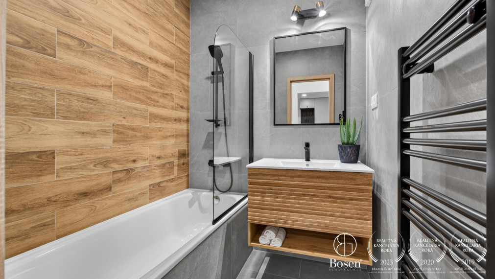 BOSEN | 4 izbový kompletne zrekonštruovaný byt s loggiou, 87,2 m2, Bzovícka, Petržalka