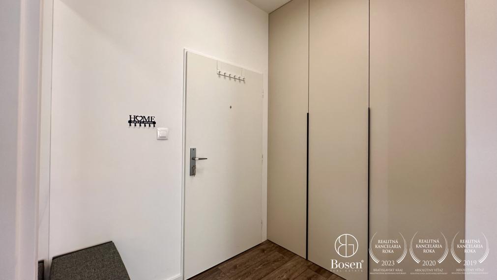 BOSEN | Pekný 1,5 izbový byt s parkovacím státim, Rovinka