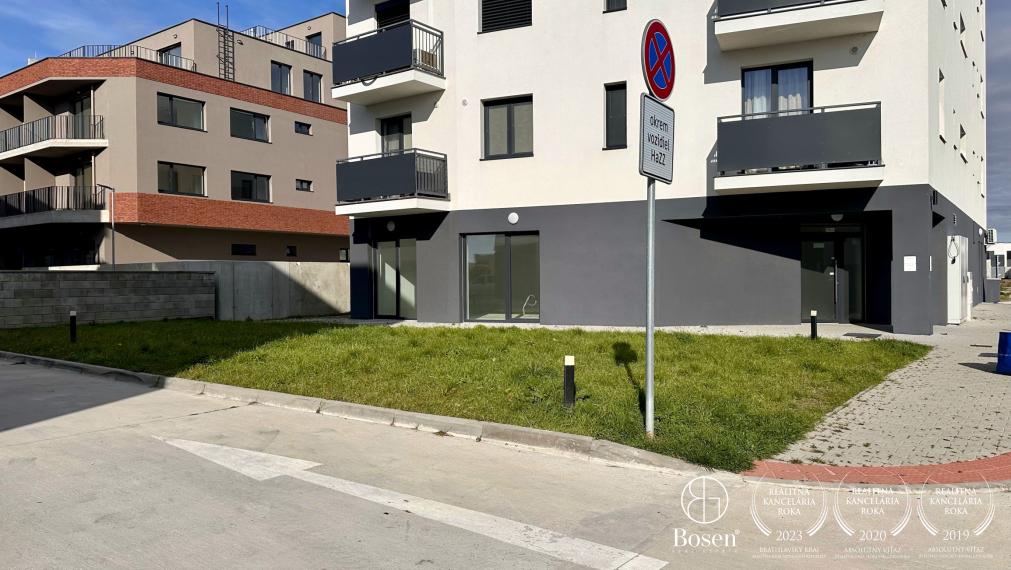 BOSEN | Pekný 1,5 izbový byt s parkovacím státim, Rovinka