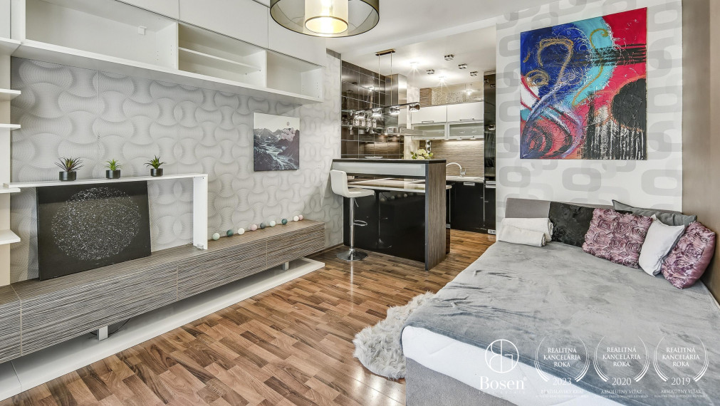 Ponúkame na prenájom 1 izbový byt. Voľný od decembra 2025