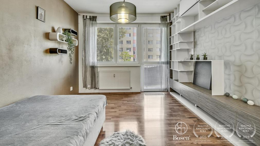 Ponúkame na prenájom 1 izbový byt. Voľný od decembra 2025