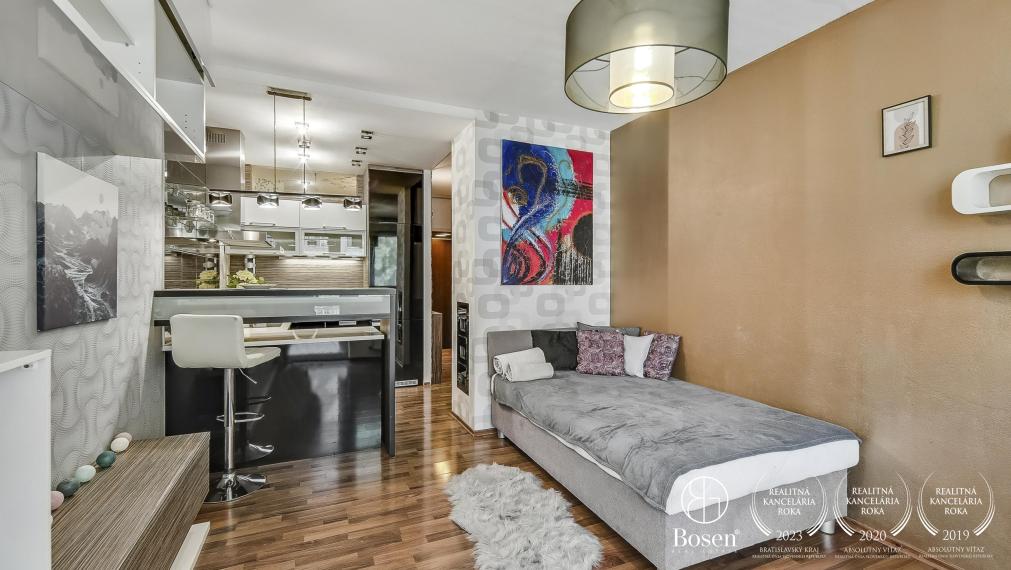 Ponúkame na prenájom 1 izbový byt. Voľný od decembra 2025