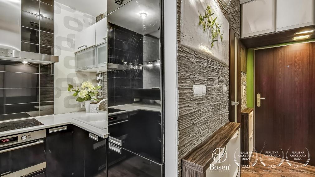 Ponúkame na prenájom 1 izbový byt. Voľný od decembra 2025