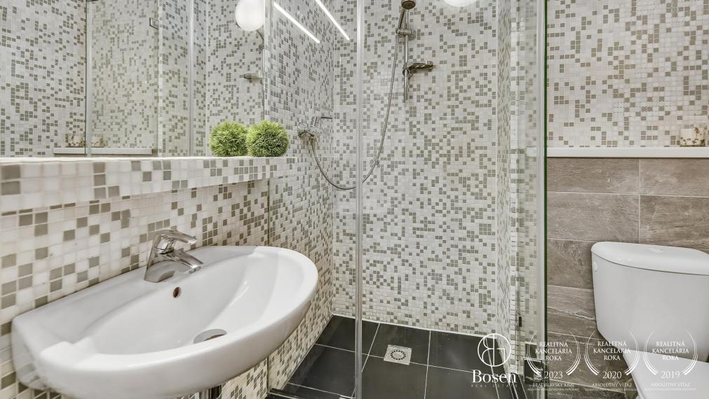 Ponúkame na prenájom 1 izbový byt. Voľný od decembra 2025