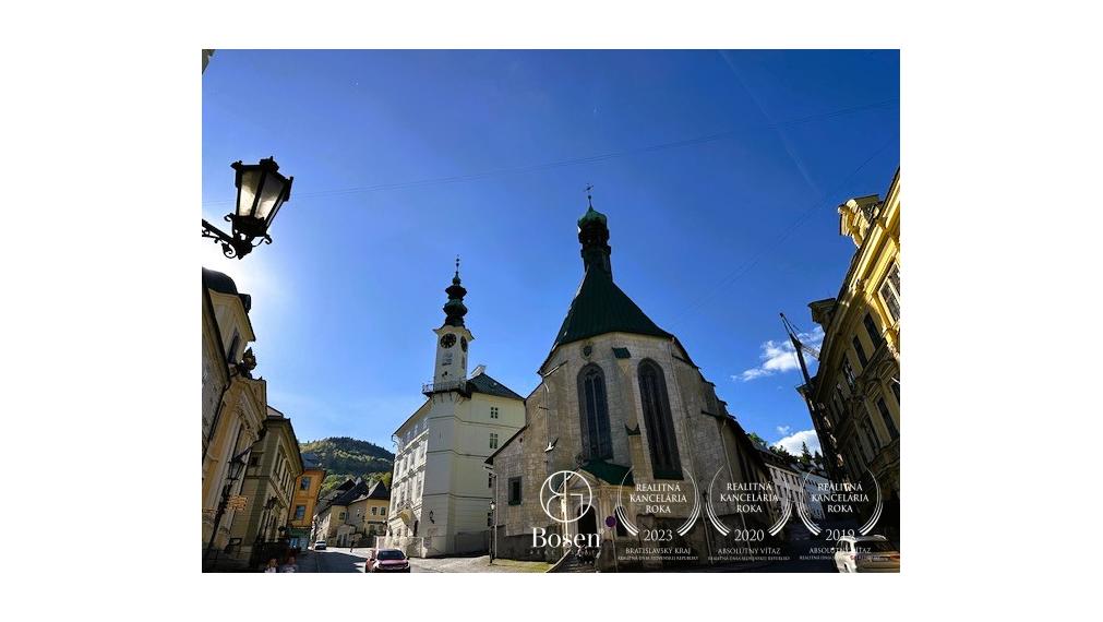 LOYALTERS | Predaj 3-izbového bytu v meštianskom dome, Banská Štiavnica – Trojičné námestie