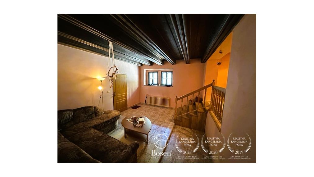 LOYALTERS | Predaj 3-izbového bytu v meštianskom dome, Banská Štiavnica – Trojičné námestie