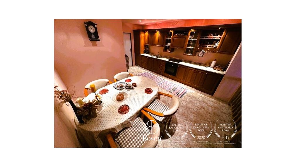 LOYALTERS | Predaj 3-izbového bytu v meštianskom dome, Banská Štiavnica – Trojičné námestie