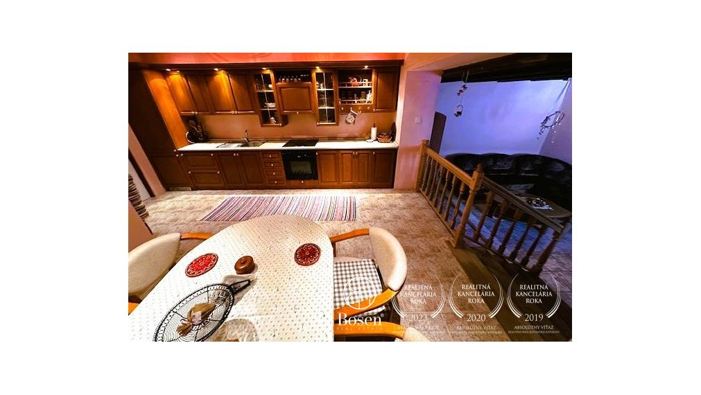 LOYALTERS | Predaj 3-izbového bytu v meštianskom dome, Banská Štiavnica – Trojičné námestie