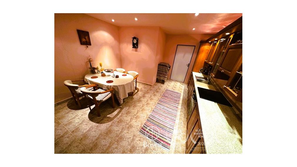 LOYALTERS | Predaj 3-izbového bytu v meštianskom dome, Banská Štiavnica – Trojičné námestie