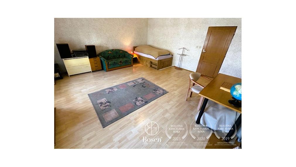 LOYALTERS | Predaj 3-izbového bytu v meštianskom dome, Banská Štiavnica – Trojičné námestie