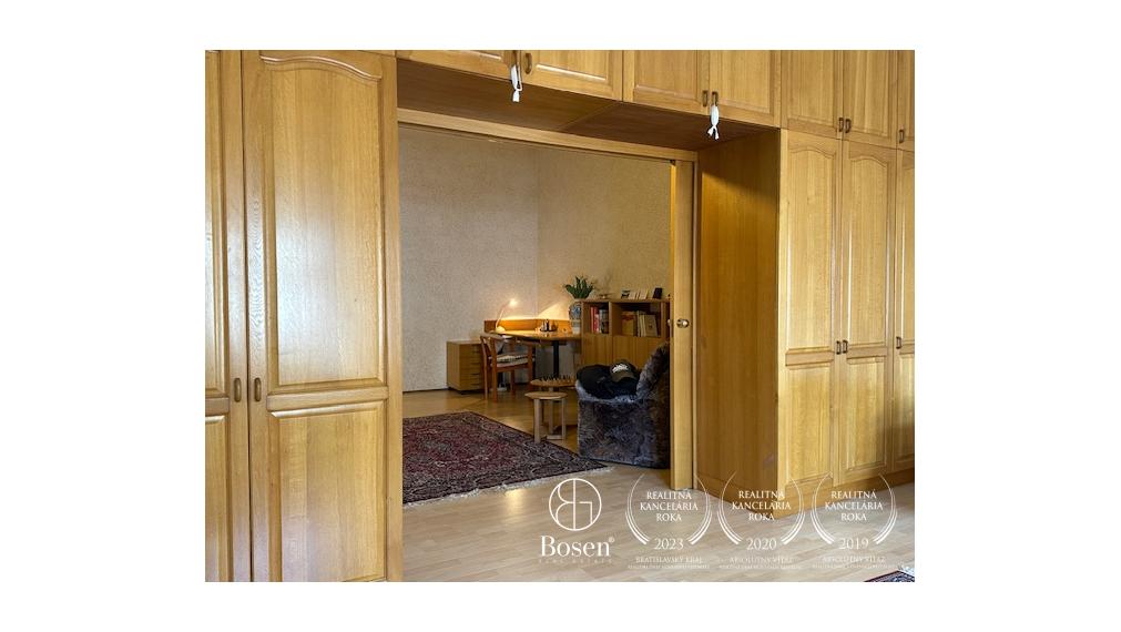 LOYALTERS | Predaj 3-izbového bytu v meštianskom dome, Banská Štiavnica – Trojičné námestie