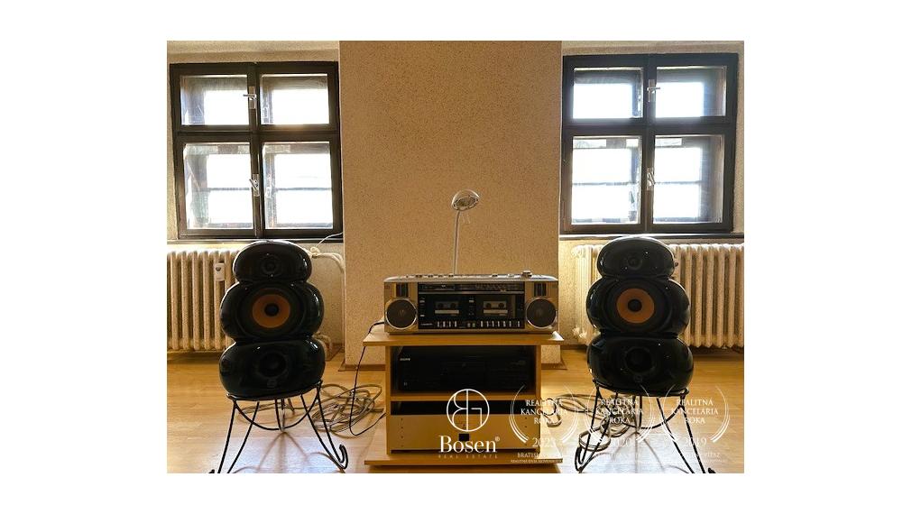 LOYALTERS | Predaj 3-izbového bytu v meštianskom dome, Banská Štiavnica – Trojičné námestie